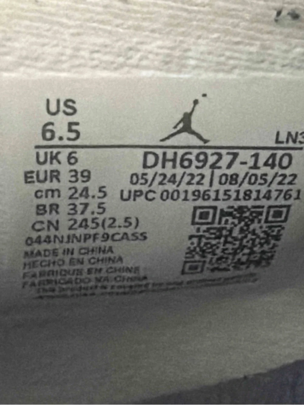 Jordan mens White and Navy Basketball Sneakers
